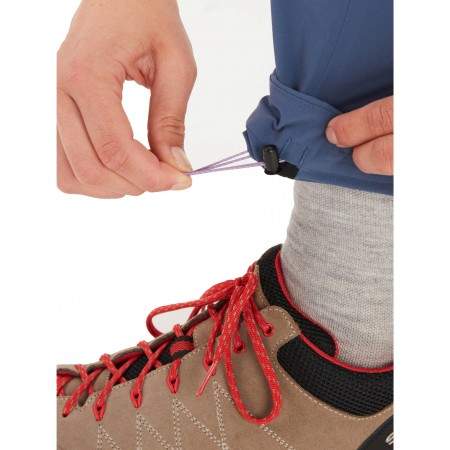 Elastischer Verschluss an den Knöcheln